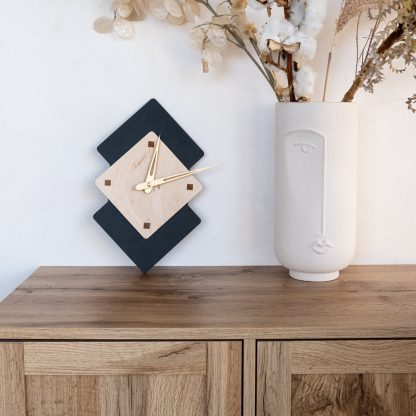 Horizontal geometric clock